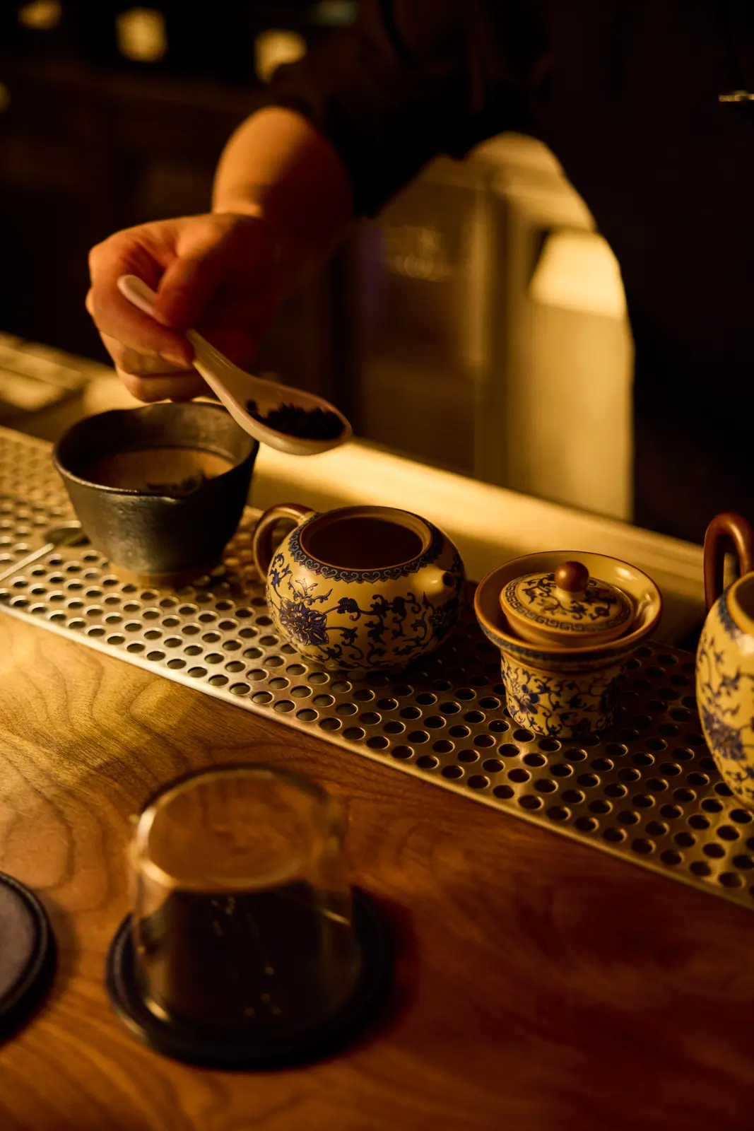 Rewind NYC — Porcelain tea set and pour-over on the bar